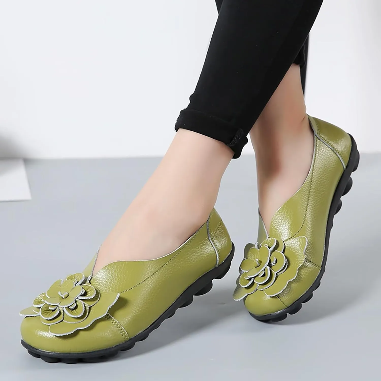 Womens Genuine Leather Loafers Wide Width Slip on Casual Round Toe Moccasins Driving Flats Lightweight Mom Nurse Walking Shoes